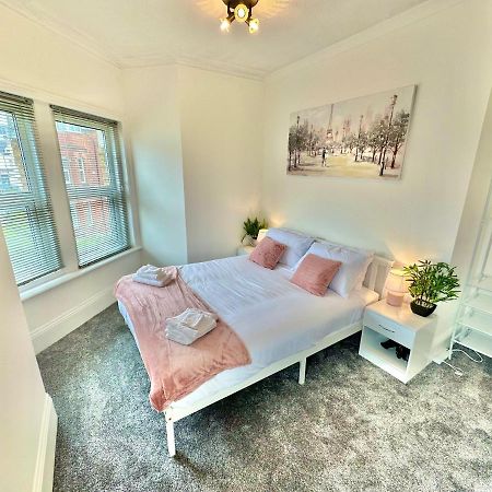 Chic Apartment In Central Bournemouth With Parking Eksteriør bilde