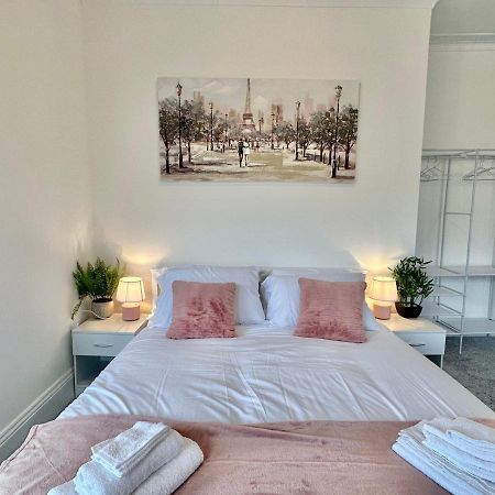 Chic Apartment In Central Bournemouth With Parking Eksteriør bilde