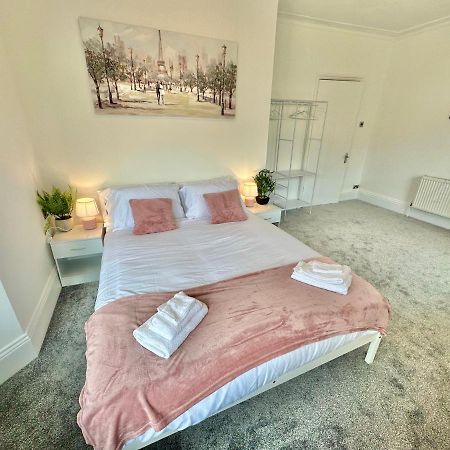 Chic Apartment In Central Bournemouth With Parking Eksteriør bilde