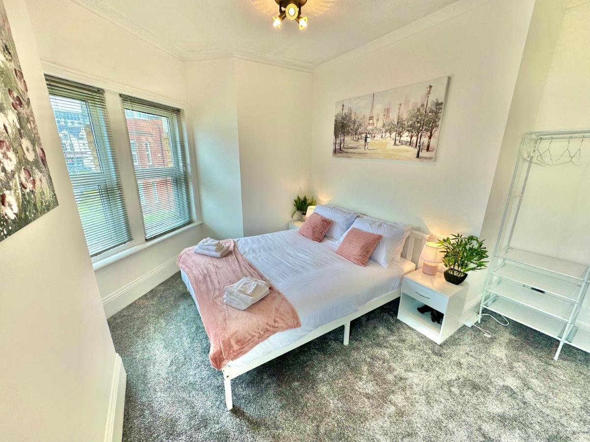 Chic Apartment In Central Bournemouth With Parking Eksteriør bilde