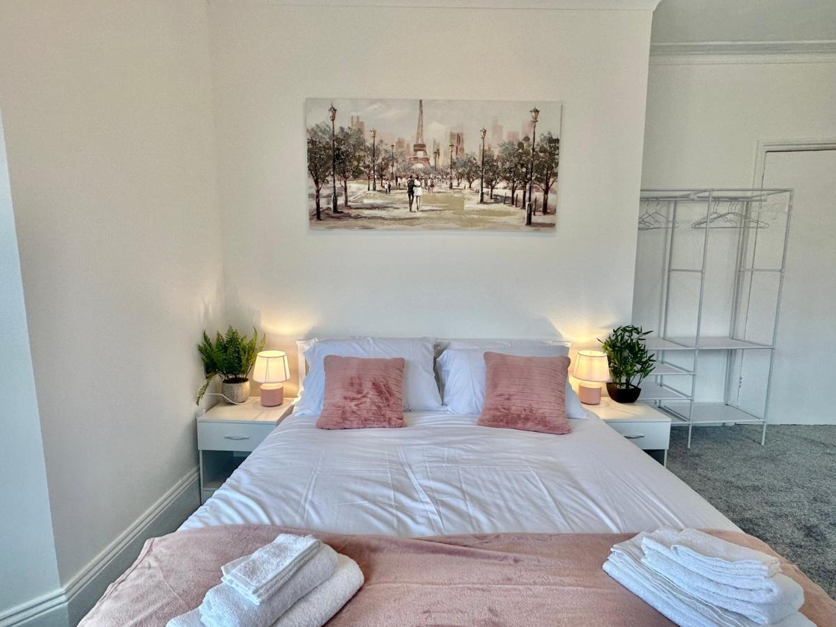 Chic Apartment In Central Bournemouth With Parking Eksteriør bilde