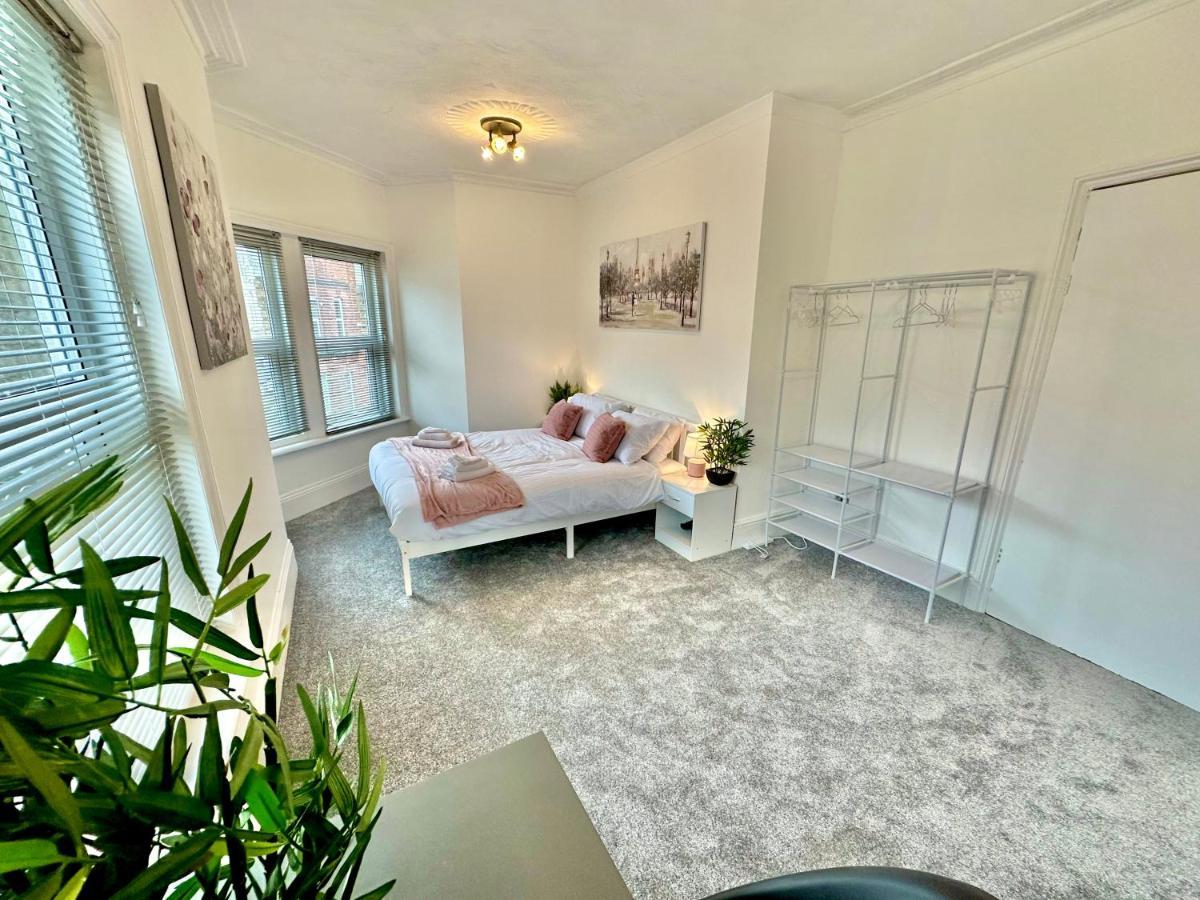 Chic Apartment In Central Bournemouth With Parking Eksteriør bilde