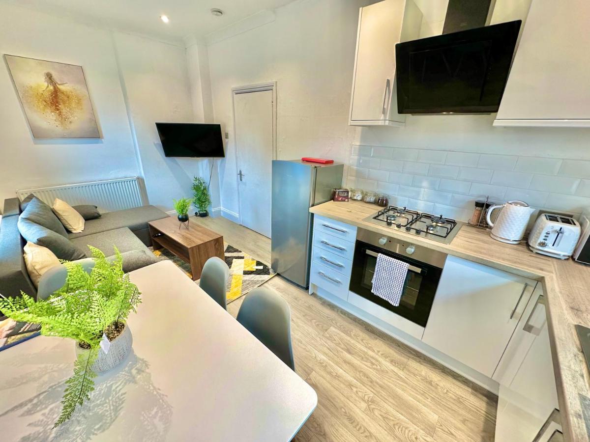 Chic Apartment In Central Bournemouth With Parking Eksteriør bilde