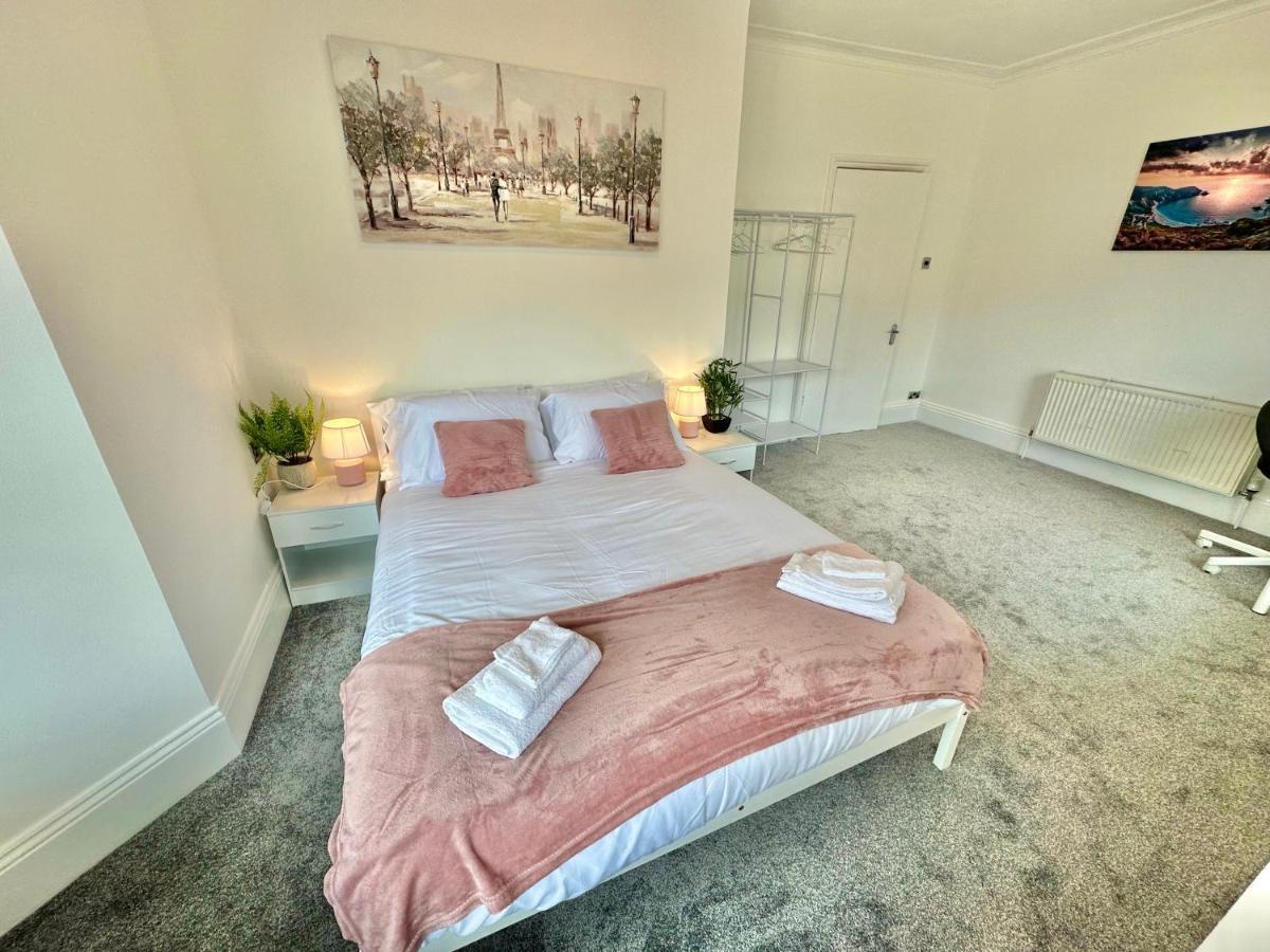 Chic Apartment In Central Bournemouth With Parking Eksteriør bilde
